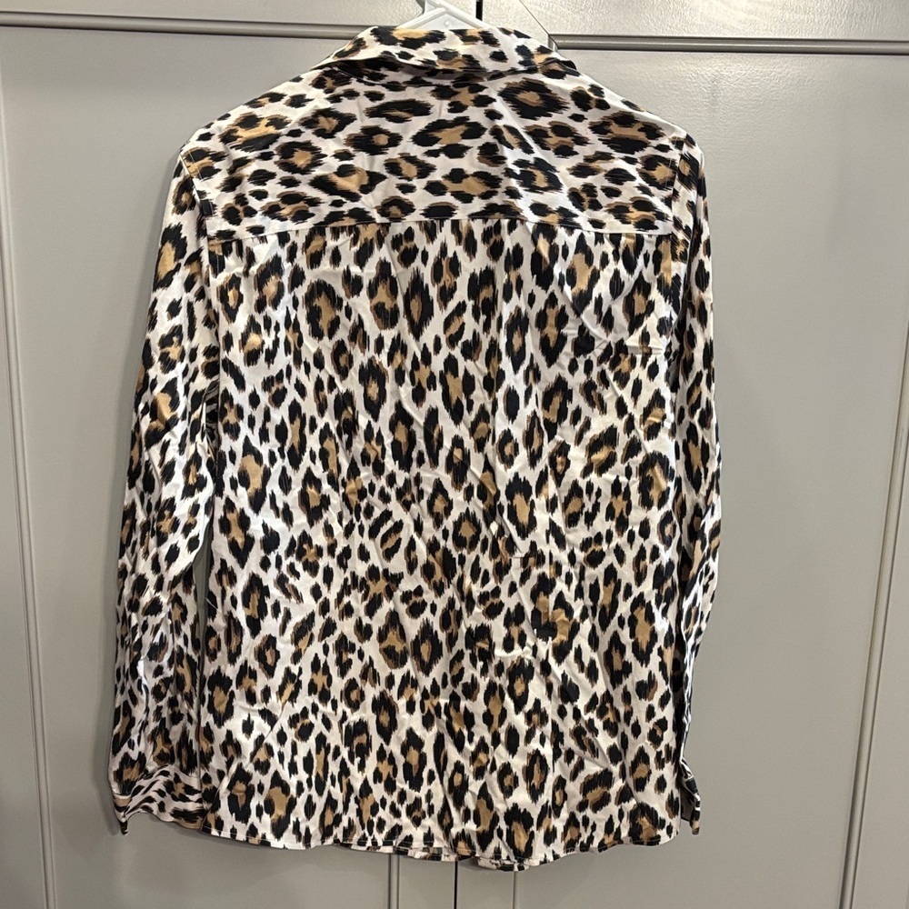 Chico's sz 2 leopard no iron Button-Up Blouse - Picture 5 of 5
